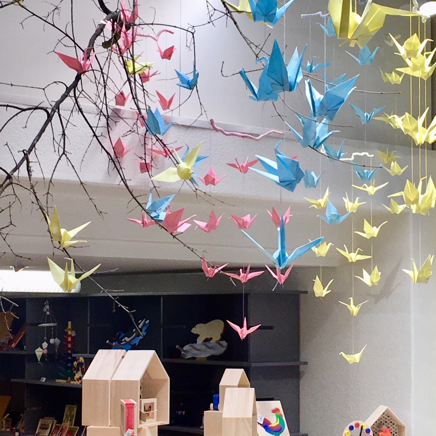 LA NOUVELLE VITRINE PRINTANIÈRE EST INSTALLÉE